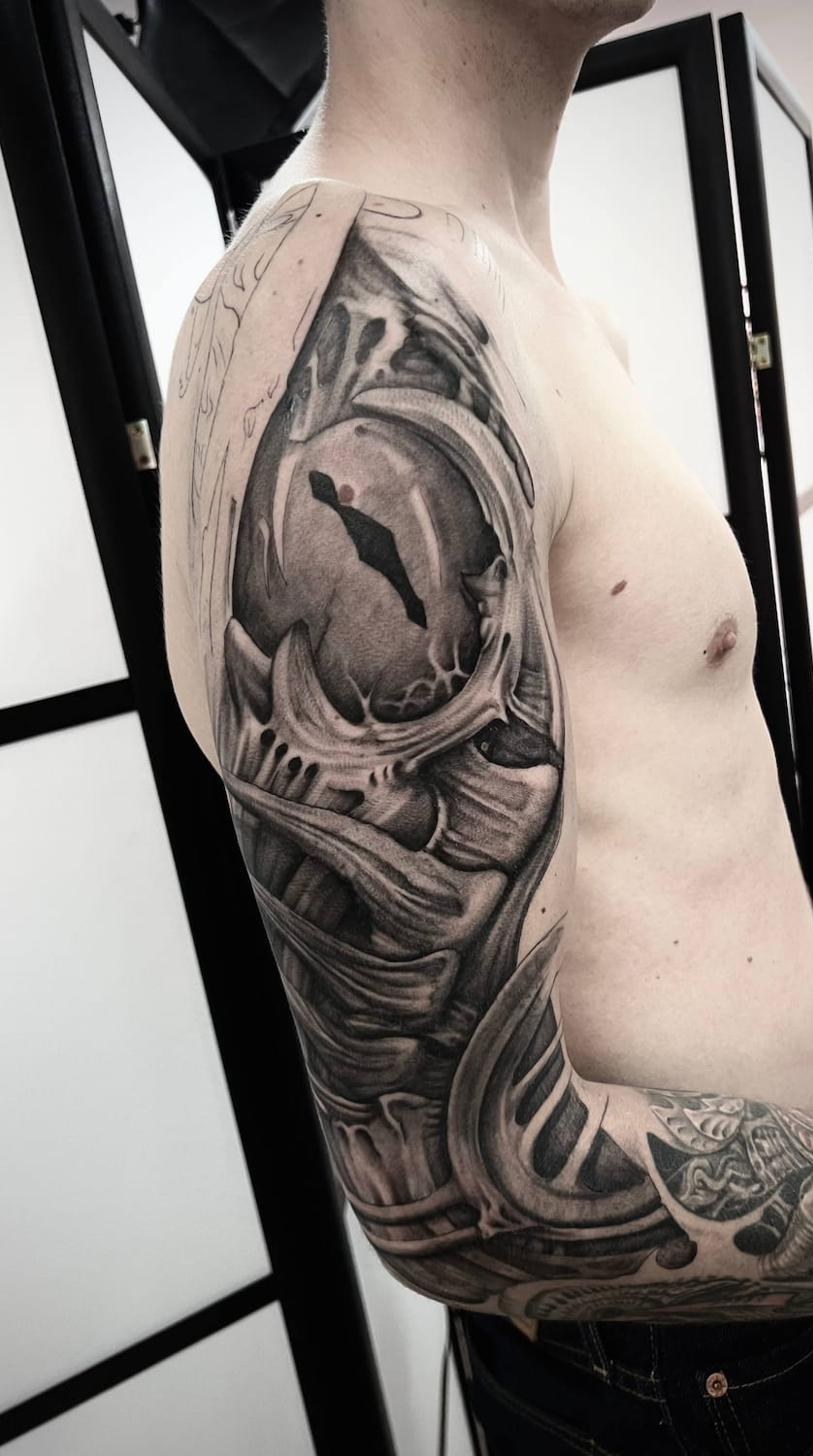 Biomechanical tattoo Uppsala — realism on shoulder and arm